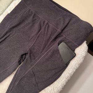 Woman’s Workout Leggings with Phone Pocket